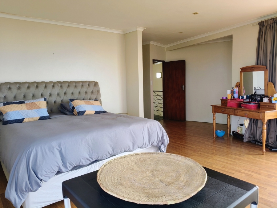 6 Bedroom Property for Sale in Paradise Beach Eastern Cape